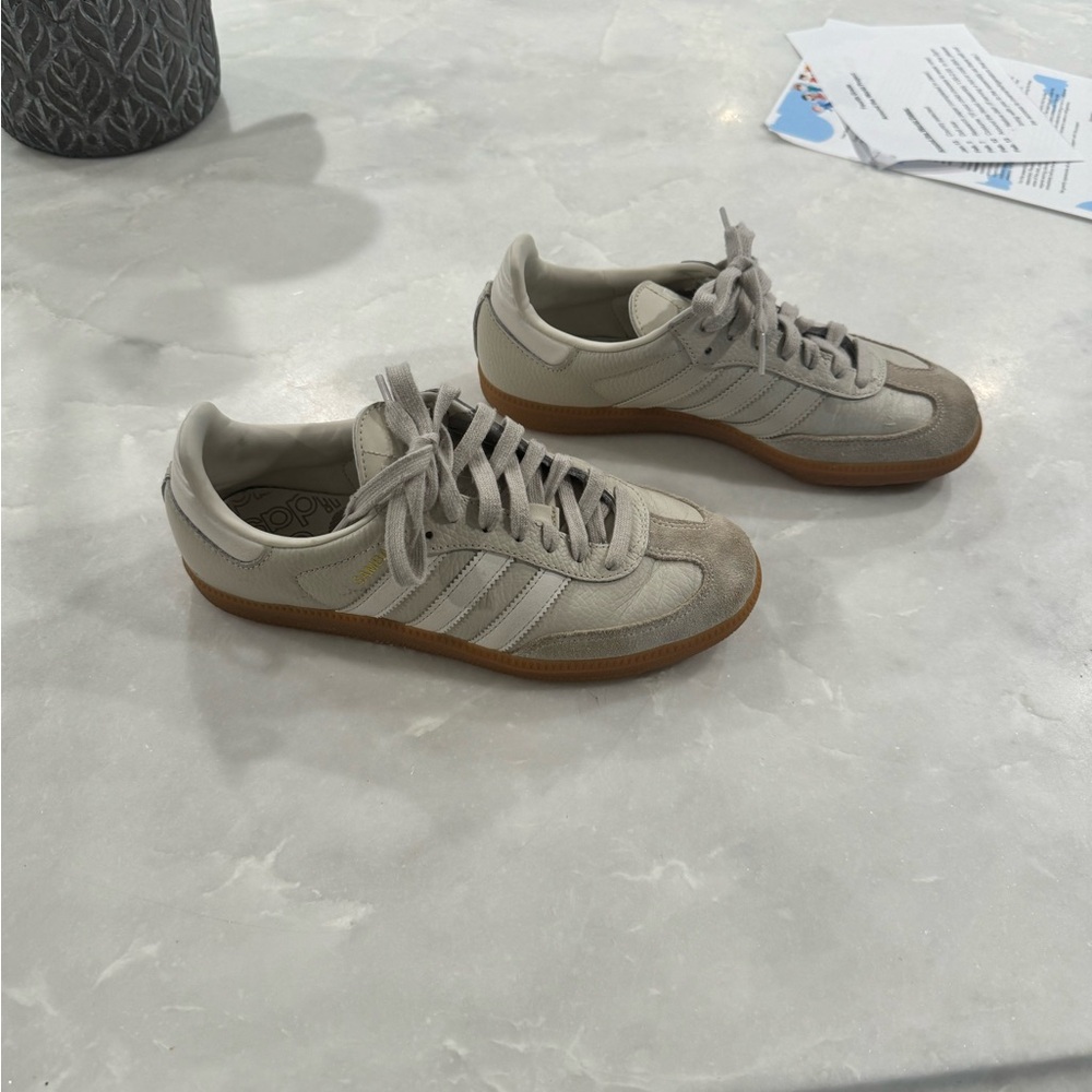 Adidas samba nude color sz 8. GUC!